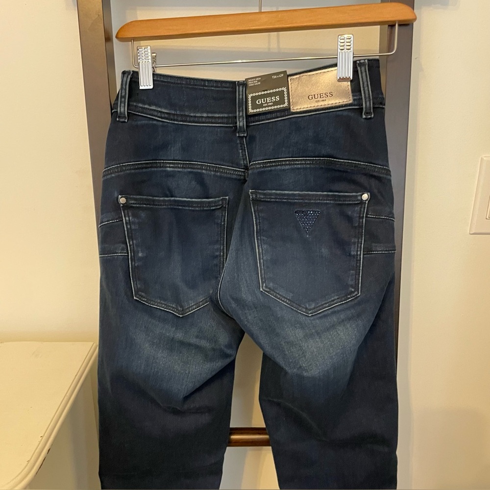 Guess Women’s size 26x29 Blue Skinny Jeans. Brand new! Logo on pocket.